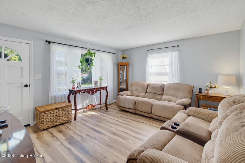 1102 Lone Oak Ave, Louisville, KY 40219