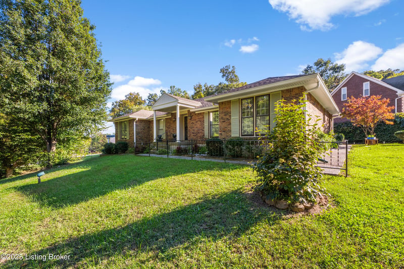 1104 Palatka Rd, Louisville, KY 40214