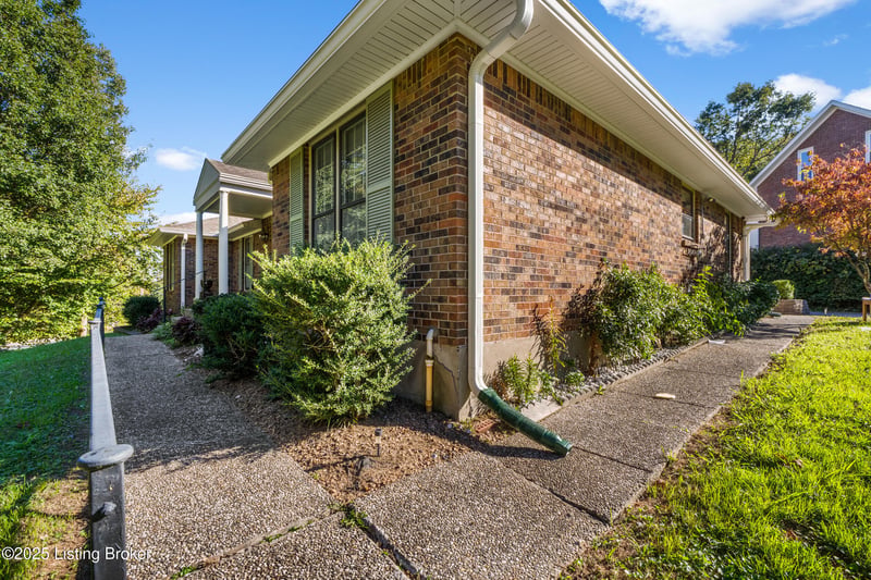 1104 Palatka Rd, Louisville, KY 40214