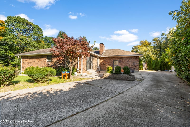 1104 Palatka Rd, Louisville, KY 40214