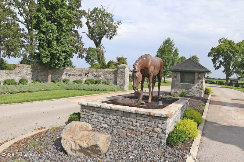1107 Equestrian Lakes Ln, Finchville, KY 40022
