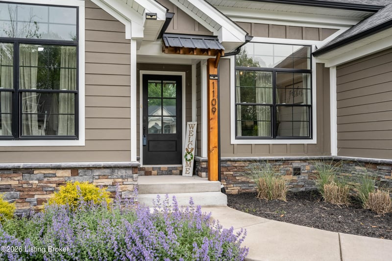 1109 Dora Dr, Sellersburg, IN 47172