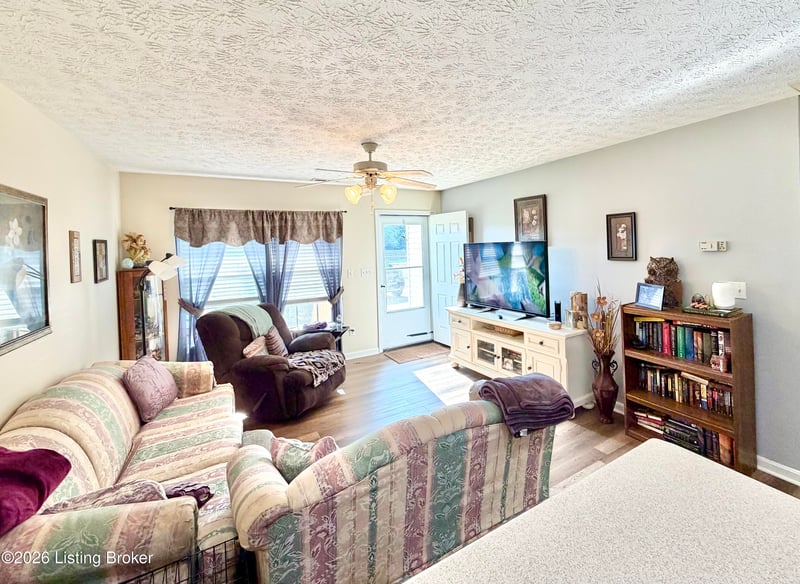 111 Clover Ct, Radcliff, KY 40160