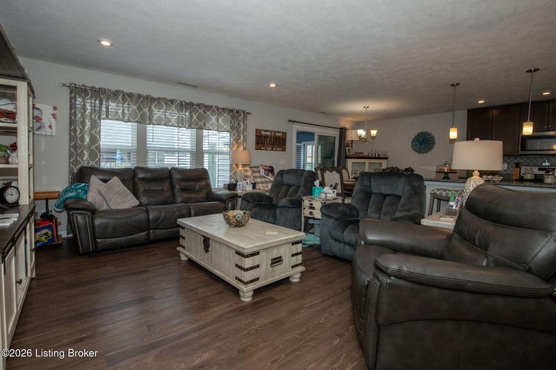 111 Gadwall Ct, Shepherdsville, KY 40165