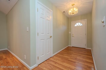 11107 Brook Bend Ct, Louisville, KY 40229