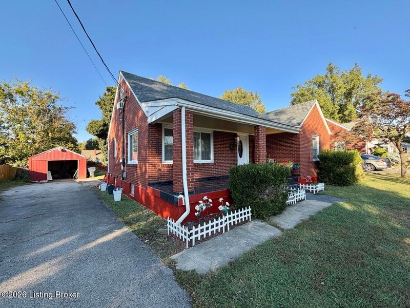 1111 Forest View Dr, Louisville, KY 40219
