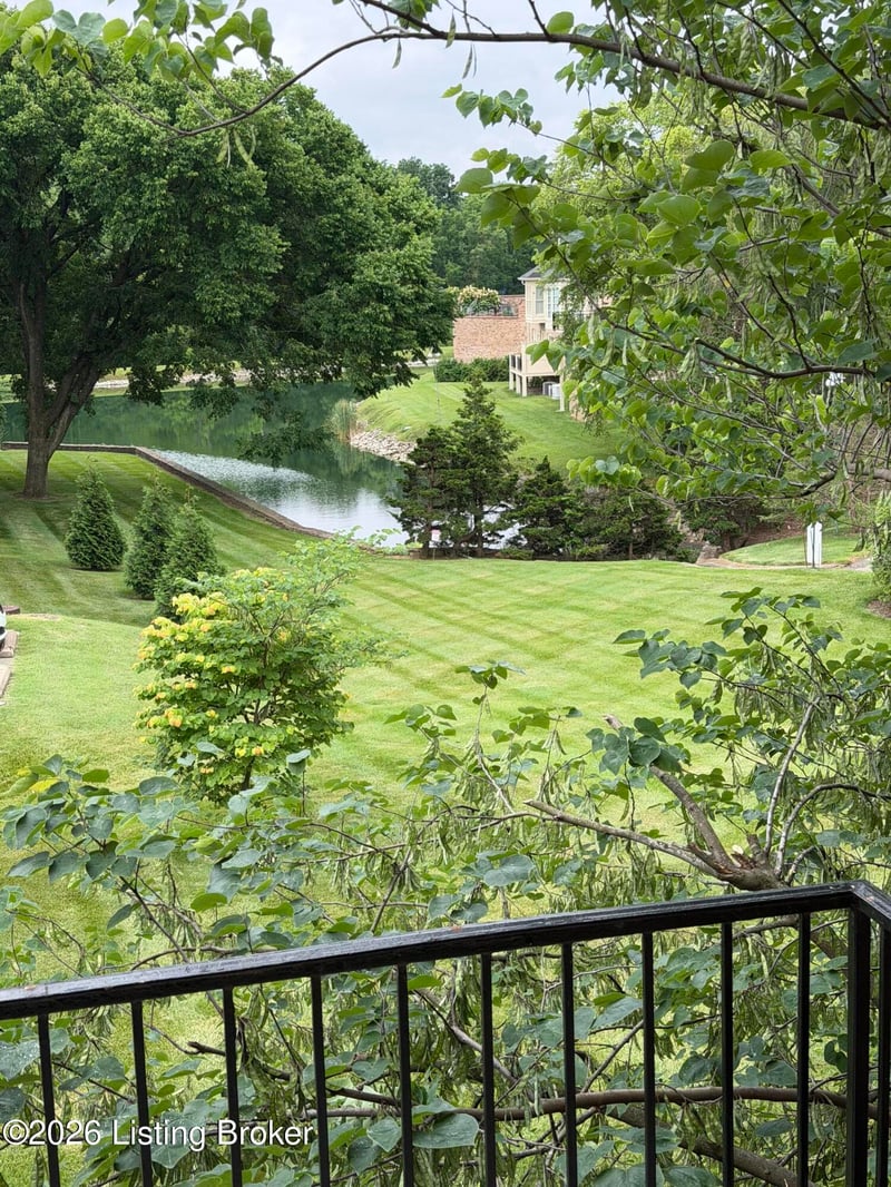 1112 Chamberlain Hill Rd, Louisville, KY 40207