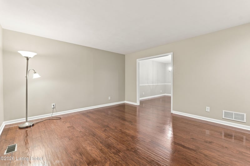 1112 Juniper Springs Dr, Louisville, KY 40242