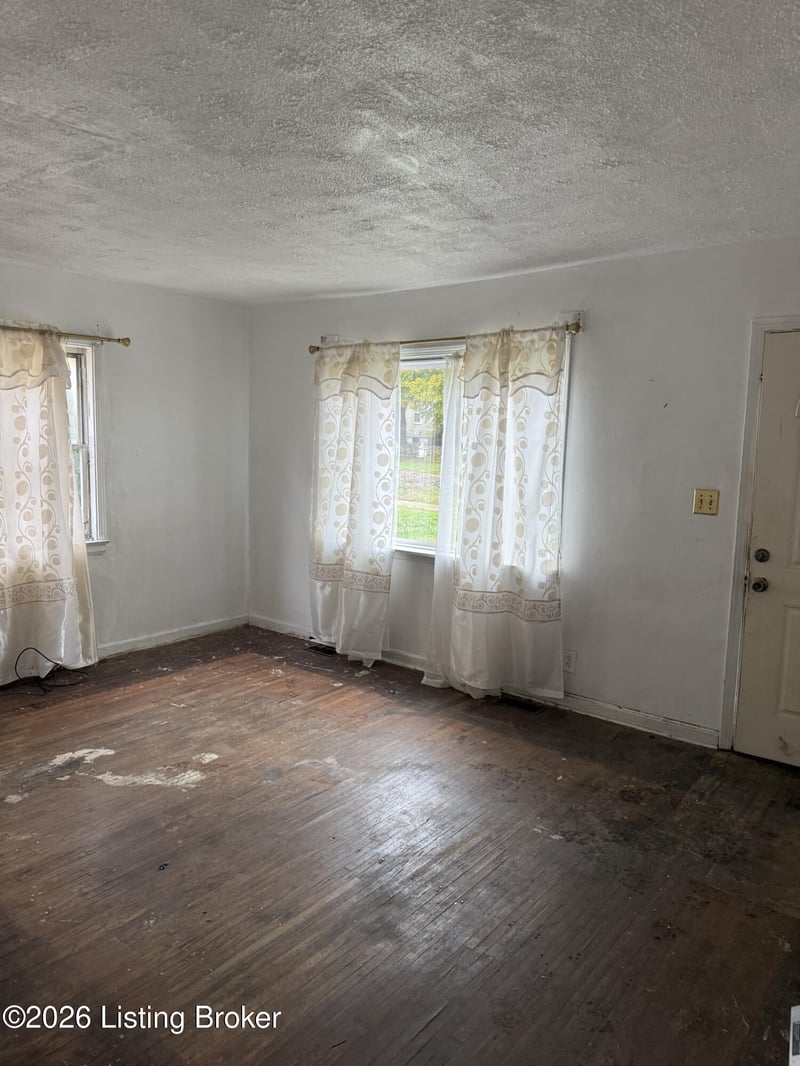 1115 Plato Ter, Louisville, KY 40211