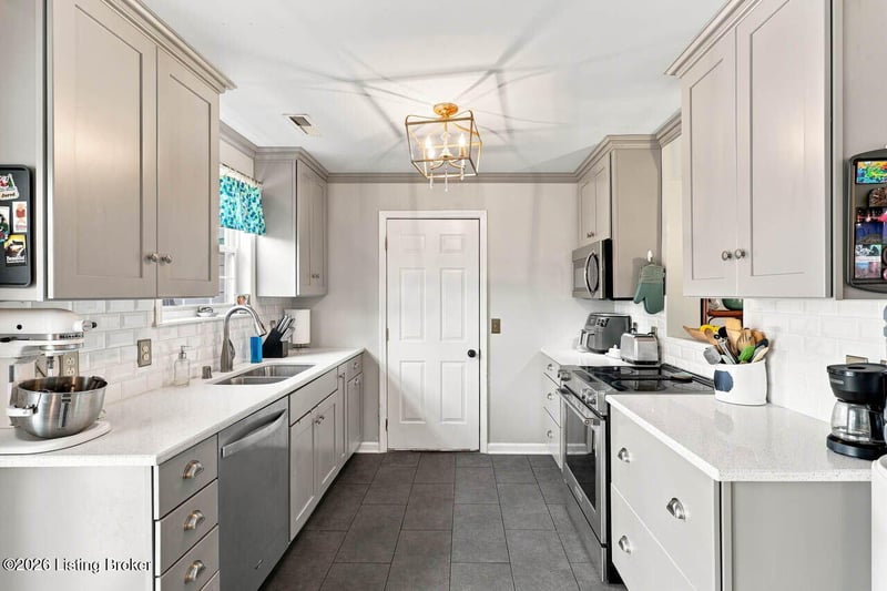 1117 Leathers Ln, Frankfort, KY 40601