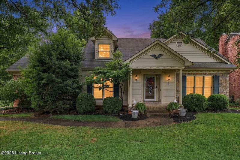 1118 Blackthorn Rd, Louisville, KY 40299