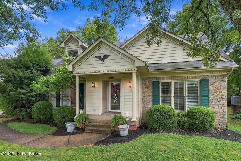 1118 Blackthorn Rd, Louisville, KY 40299