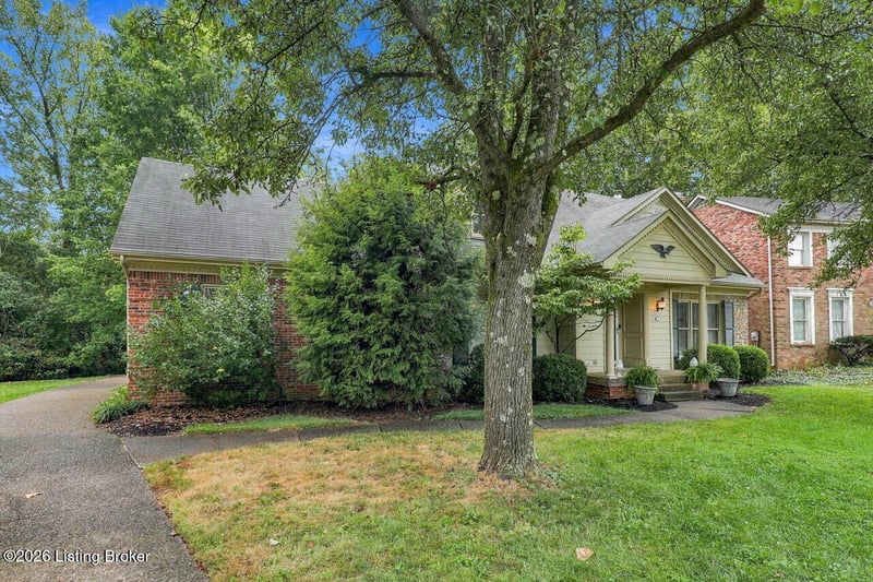 1118 Blackthorn Rd, Louisville, KY 40299