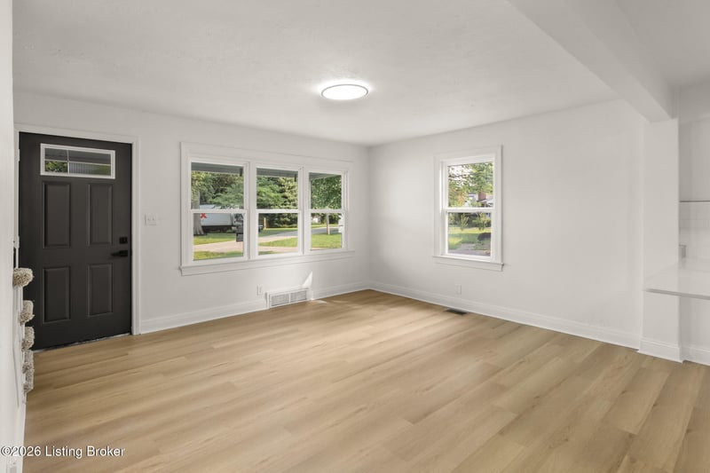 1118 Forrest View Dr, Louisville, KY 40219