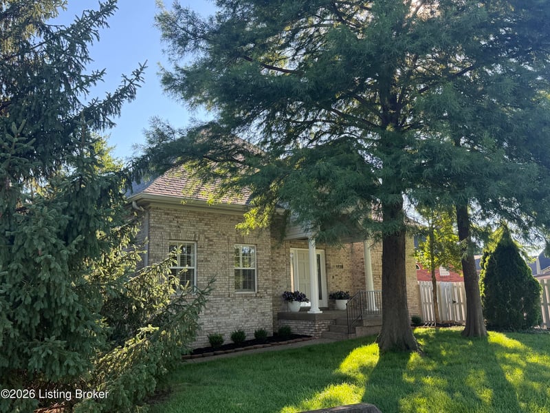 1118 Silvercrest Ln, Louisville, KY 40223
