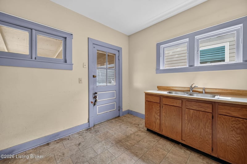 1119 E Burnett Ave, Louisville, KY 40217