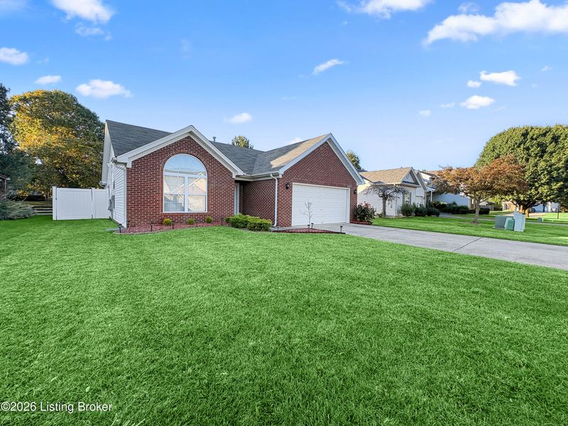 11204 Woodridge Lake Way, Louisville, KY 40272