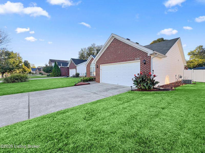11204 Woodridge Lake Way, Louisville, KY 40272