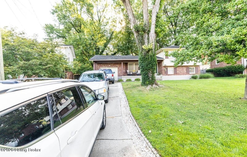 1121 Hennepin Dr, Louisville, KY 40214