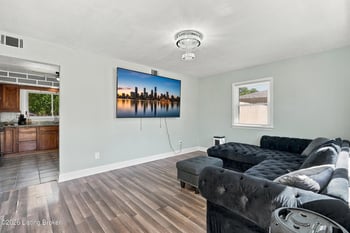 113 Mackie Ln, Louisville, KY 40214