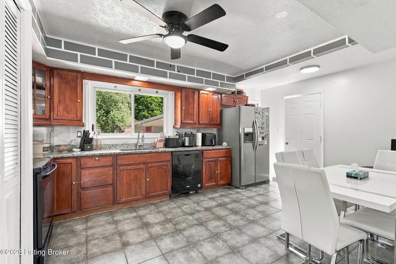 113 Mackie Ln, Louisville, KY 40214