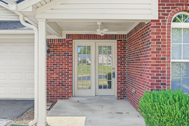 11303 Ridge Lake Dr, Louisville, KY 40272
