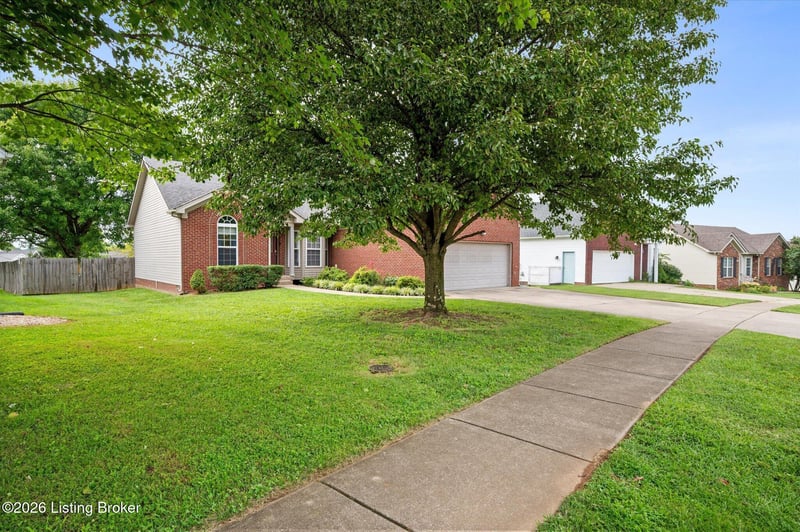 1139 Summit Dr, Shelbyville, KY 40065