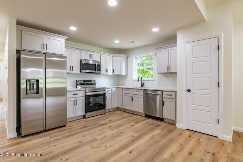 114 E Main St, Vine Grove, KY 40175