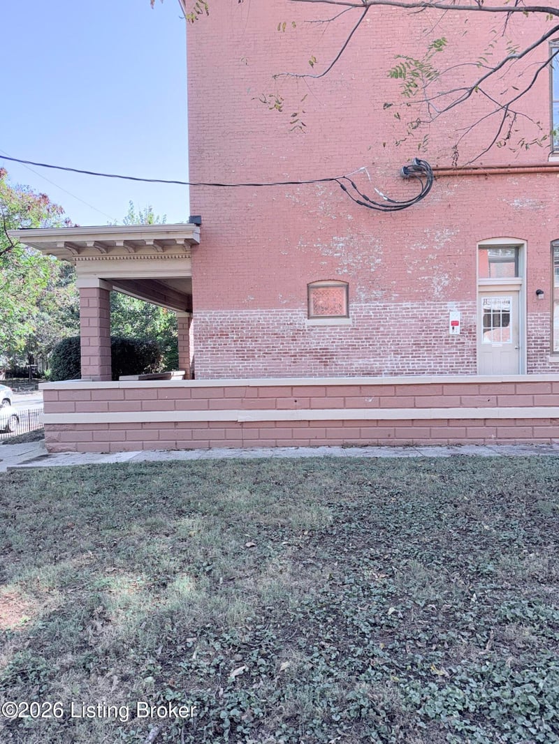 1140 S 1st St #1, Louisville, KY 40203