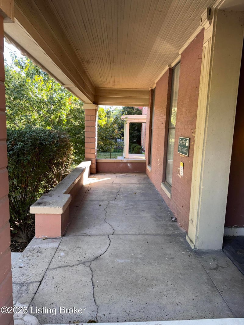 1140 S 1st St #1, Louisville, KY 40203