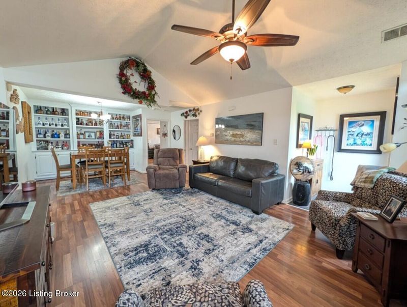 11405 Ridge Lake Dr, Louisville, KY 40272