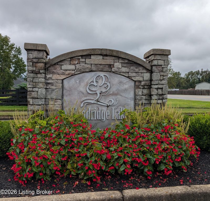11405 Ridge Lake Dr, Louisville, KY 40272