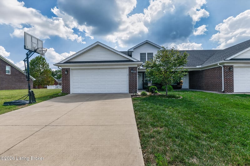 11412 River Falls Dr, Louisville, KY 40272