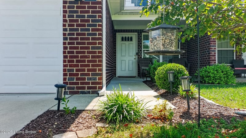 11412 River Falls Dr, Louisville, KY 40272