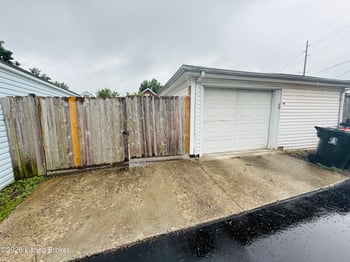 115 Cannons Ln, Louisville, KY 40206