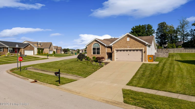 11509 Creek Brook Dr, Louisville, KY 40229