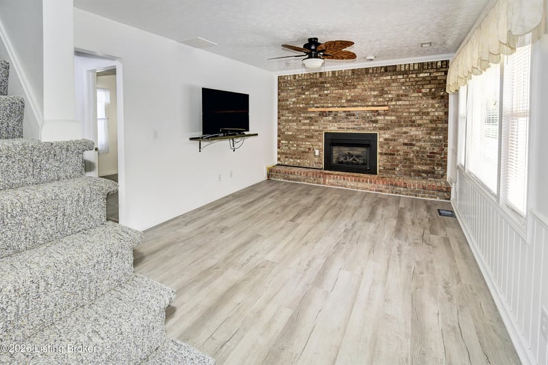 11524 Lower River Rd, Louisville, KY 40272