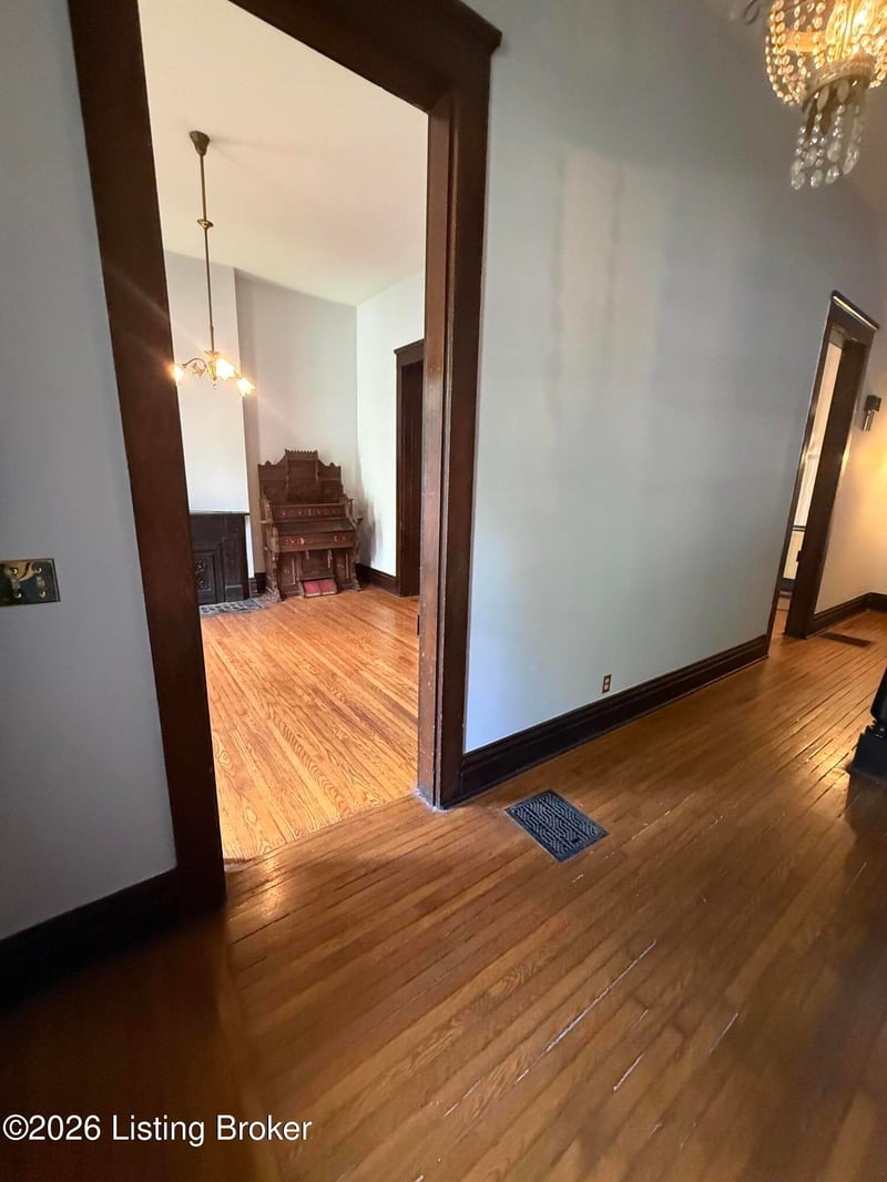 1154 S Brook St, Louisville, KY 40203