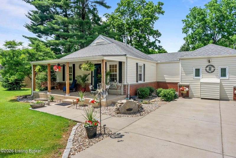 11701 Kings Ln, Louisville, KY 40243