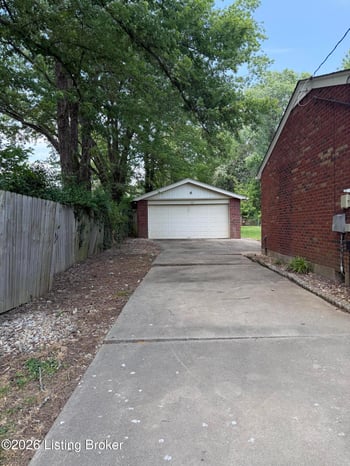 11720 Pond Creek Dr, Louisville, KY 40272