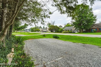 119 N Hubbards Ln, Louisville, KY 40207