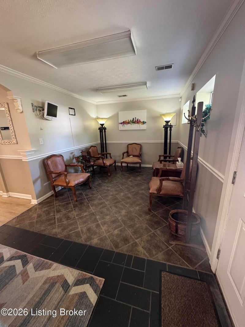 119 Topfield Rd, Louisville, KY 40229