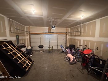 11913 Wooden Trace Dr, Louisville, KY 40229