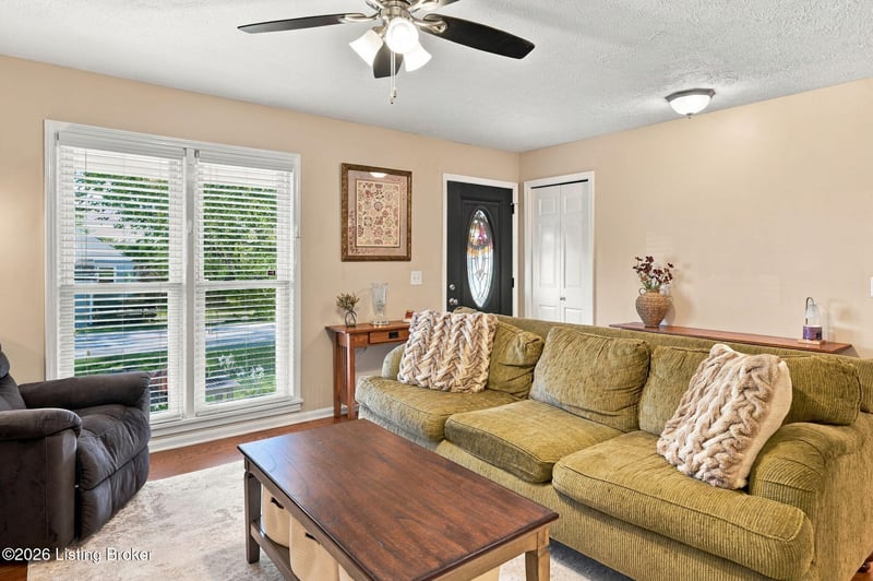 11921 Berry Hill Rd, Louisville, KY 40243