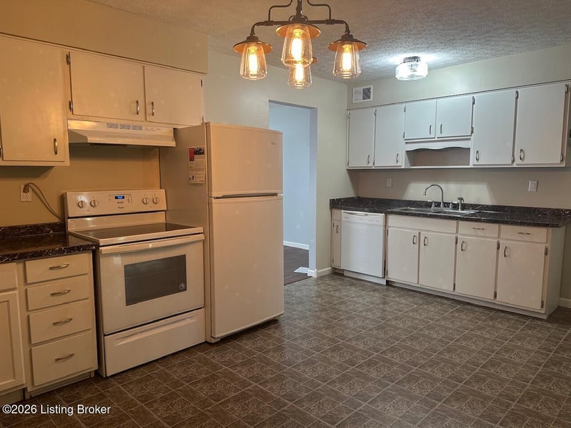 1196 Flatlick Rd, Mt Washington, KY 40047