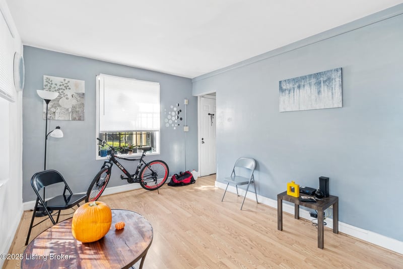 12 College Ct, Louisville, KY 40203
