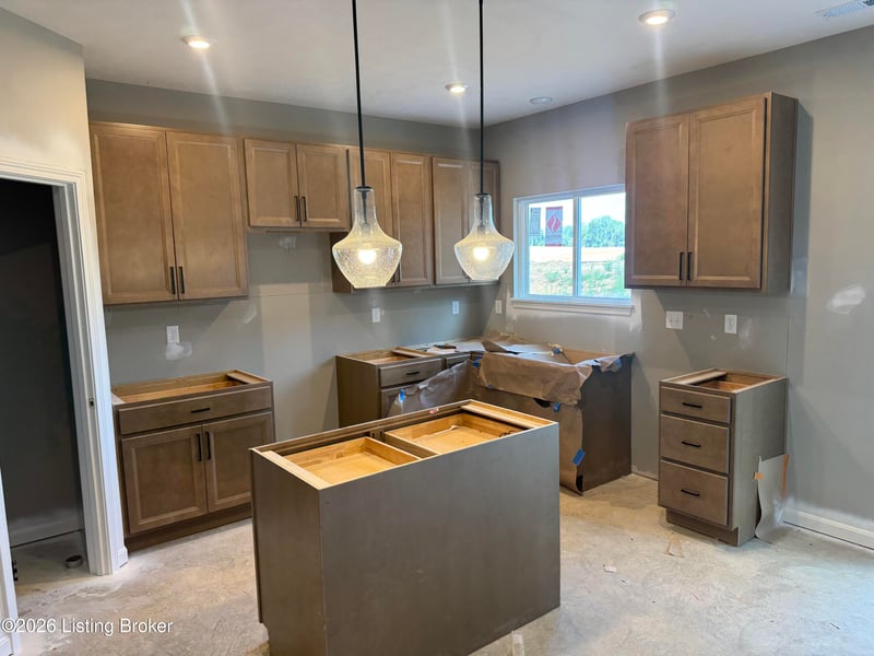 120 Hearthstone Ln, Radcliff, KY 40160