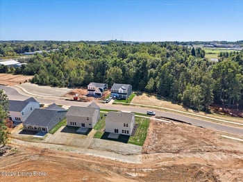 120 Hearthstone Ln, Radcliff, KY 40160