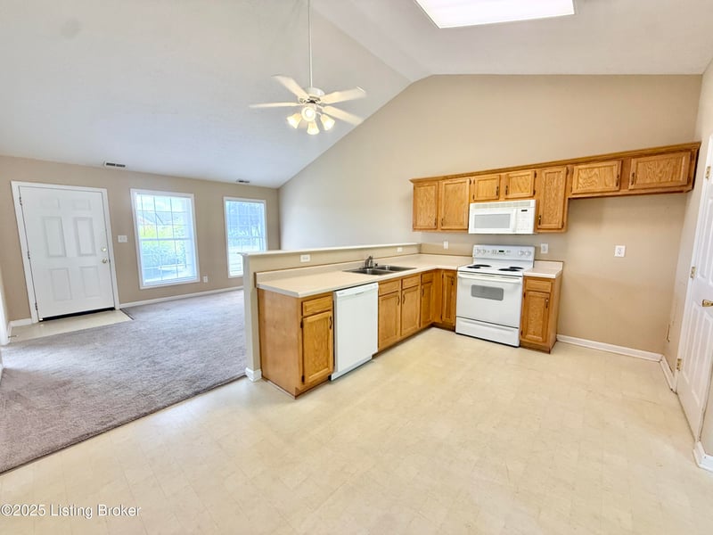 120 Woodlake Ct, Mt Washington, KY 40047