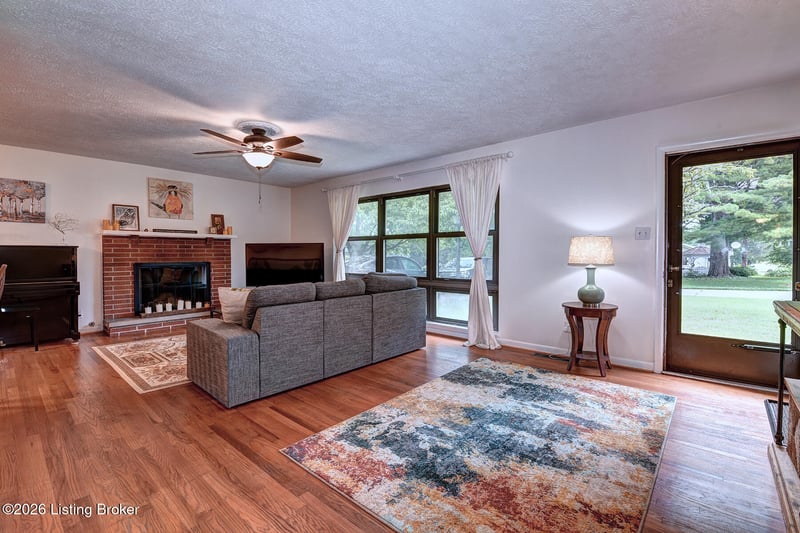 1200 Meadowridge Trl, Goshen, KY 40026